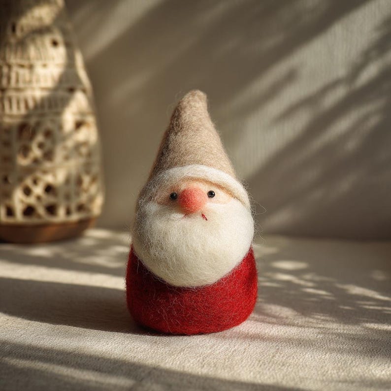 Handmade Wool Felt Santa Claus, Christmas Desk Decor, First Xmas Gift for Kids